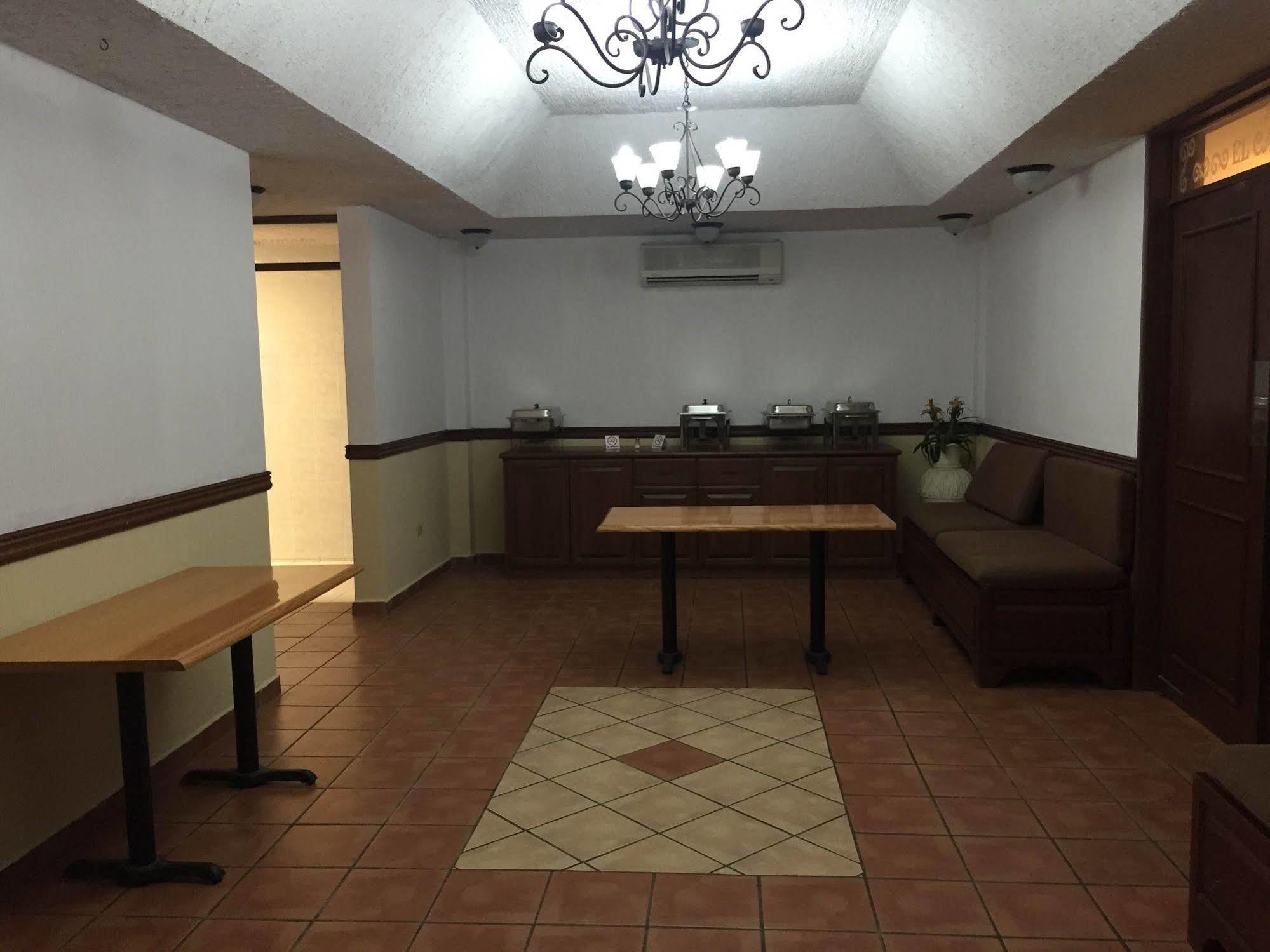 Maria Luisa Inn & Suites Juarez  외부 사진